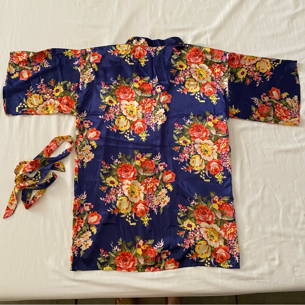 Silky Robe - Picture 2 of 4